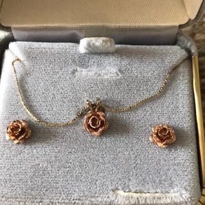 Gold necklace w/ pierce earings